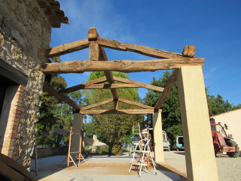 Travaux de charpente en bois anciens à Vence