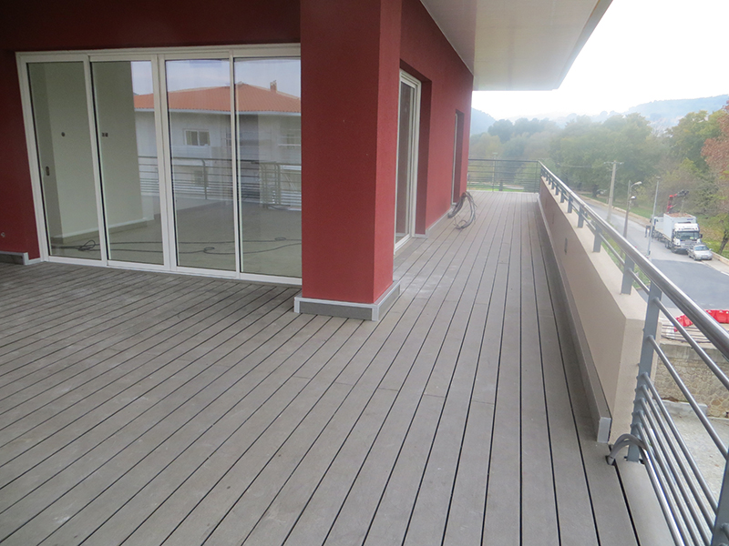 Installation de parquet extérieur dans le secteur du Cannet