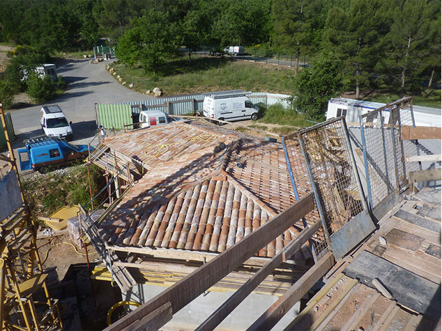 devis et prix intervention sur charpentes et toits pour réparation d'étanchéité sur le secteur de Valbonne et d'Antibes 06