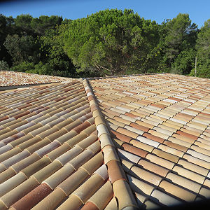 Entreprise couvreur charpentier rénovation et entretien toitures à Mouans Sartoux et au Cannet 06